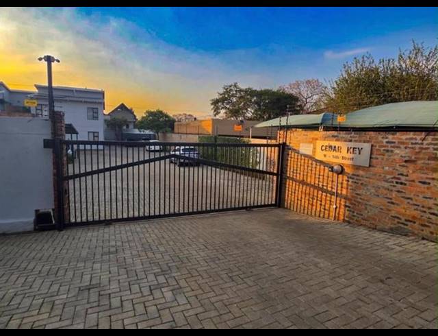 3 BEDROOM PROPERTY TO RENT IN MENLO PARK